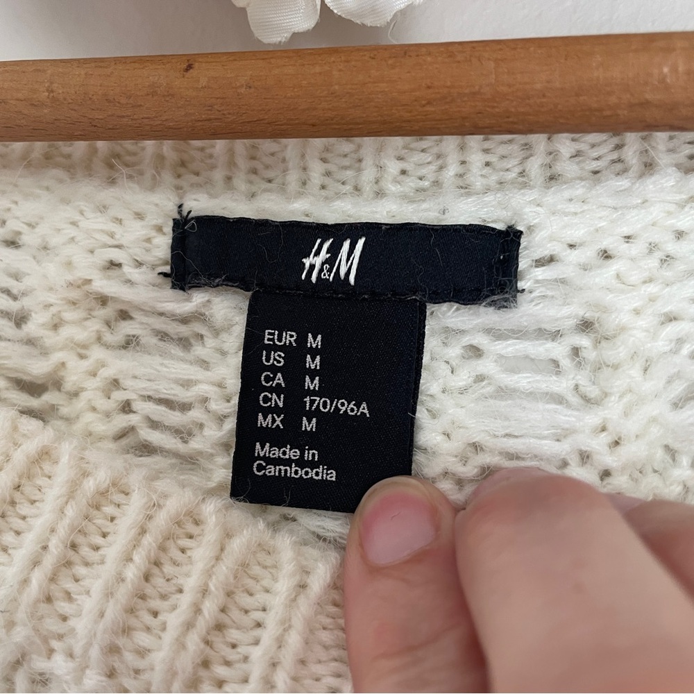 H&M Cream Knit Crewneck Sweater Medium - Picture 2 of 6
